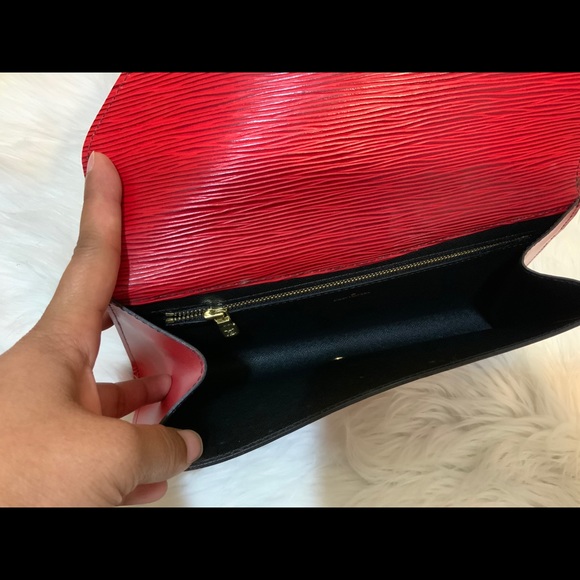 Authentic Louis Vuitton Carnime Red Epi Art Clutch - Picture 7 of 15